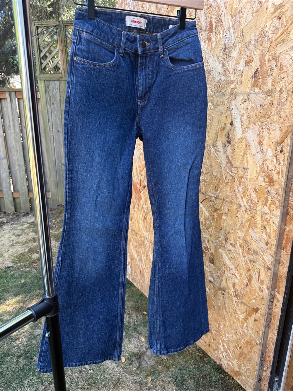 Wrangler Women's Blue Flare Jeans. Hi Rise fierce flare size 25 x 32
